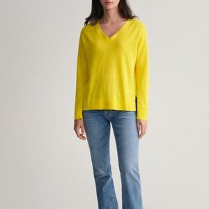 Signature Studio Neon yellow sweater